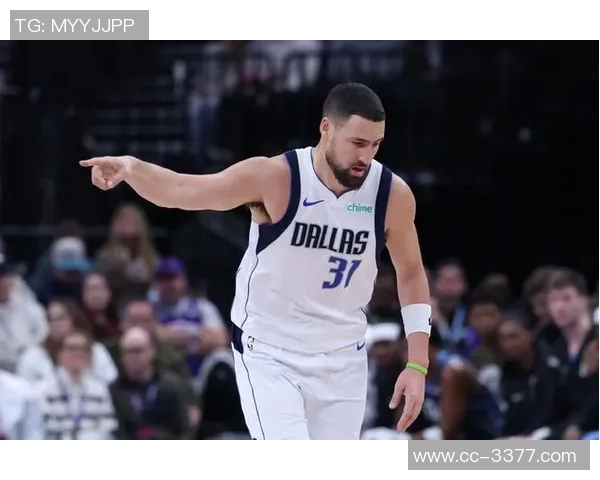 克莱首节火力全开三分球命中率惊人独行侠狂轰42分展现强大攻击力